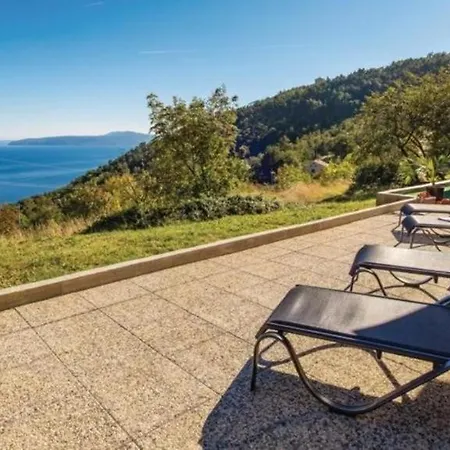 Apartman Sara S Pogledom Na More Lovran Exterior foto