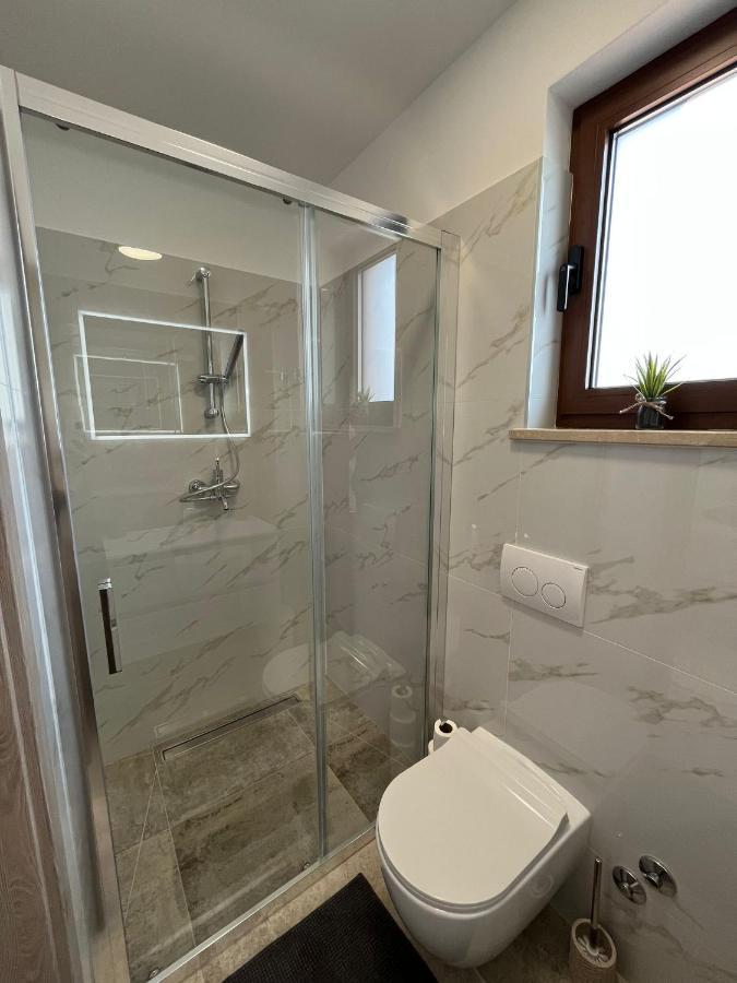 Apartament Sara S Pogledom Na *